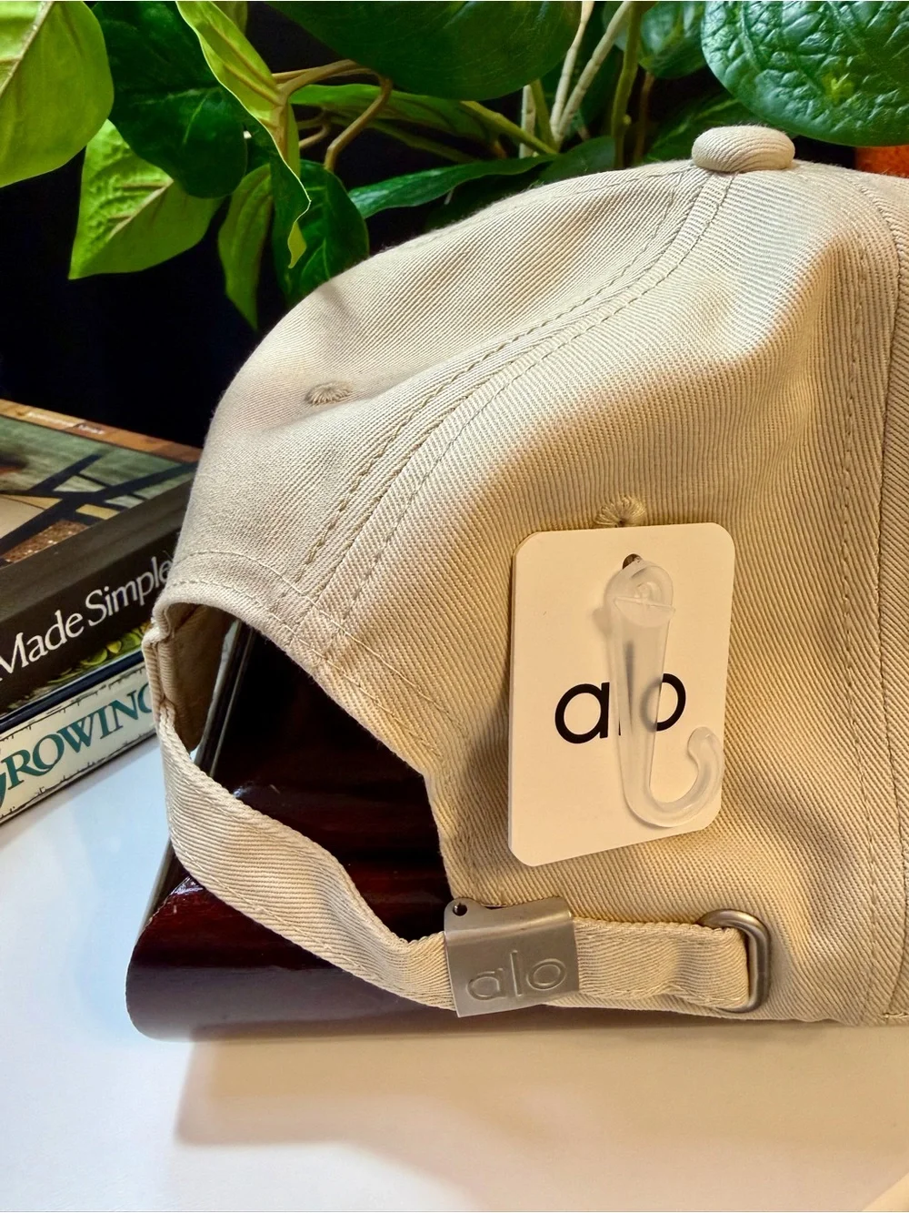 ALO Yoga Light Cream Logo Baseball Cap Unisex